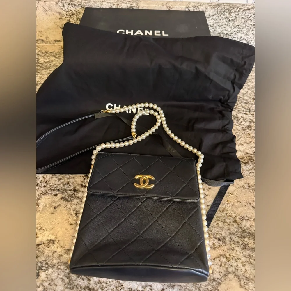 PRICED 2SELL 🔥CHANEL BLACK ABOUT PEARLS Quilted Leather Bag 🔥🔥🔥🔥